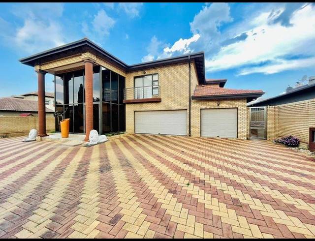 5 BEDROOM HOUSE SOLD IN MEYERSDAL NATURE ESTATE